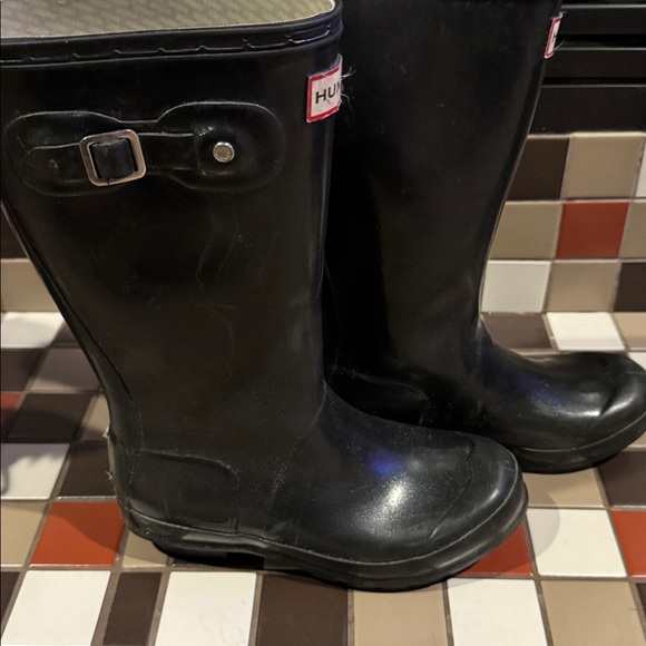 Hunter kids rain boots. Size 34‎ or 2 kids. A couple imperfections but life left - Picture 3 of 7